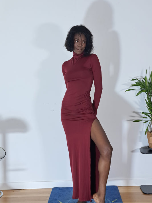 Vestido Longo Elegante com Mangas Compridas e Gola Alta-0066