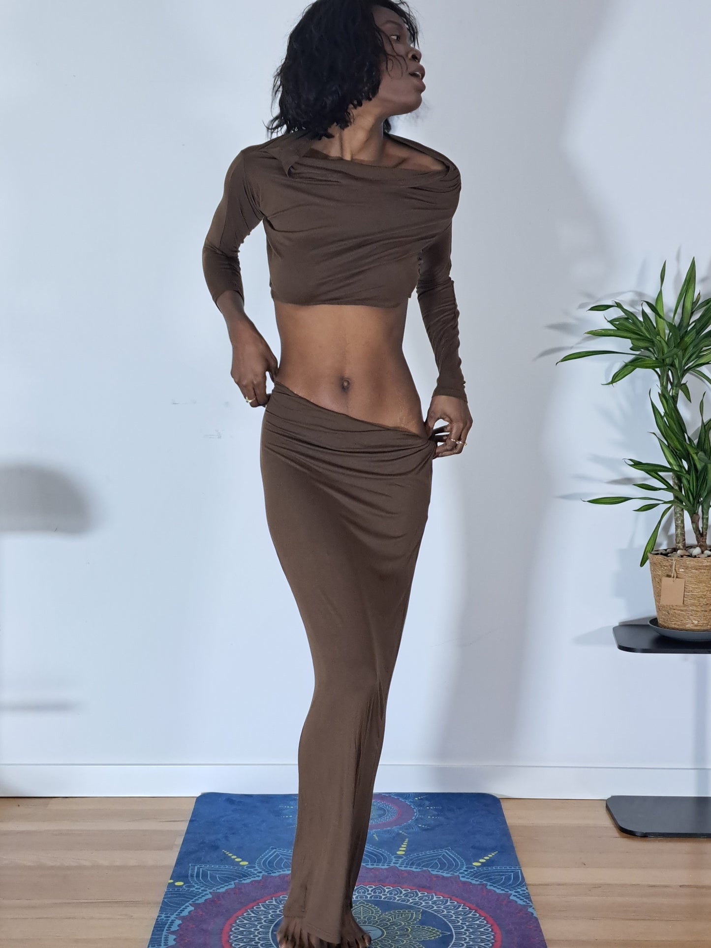 Conjunto simples, elegante plissado malha, saia de malha com cintura baixa