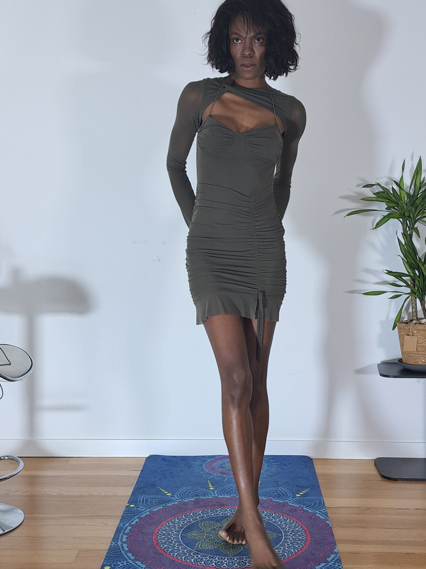 Vestido Verde Profundo- Mangas Longas Elegância