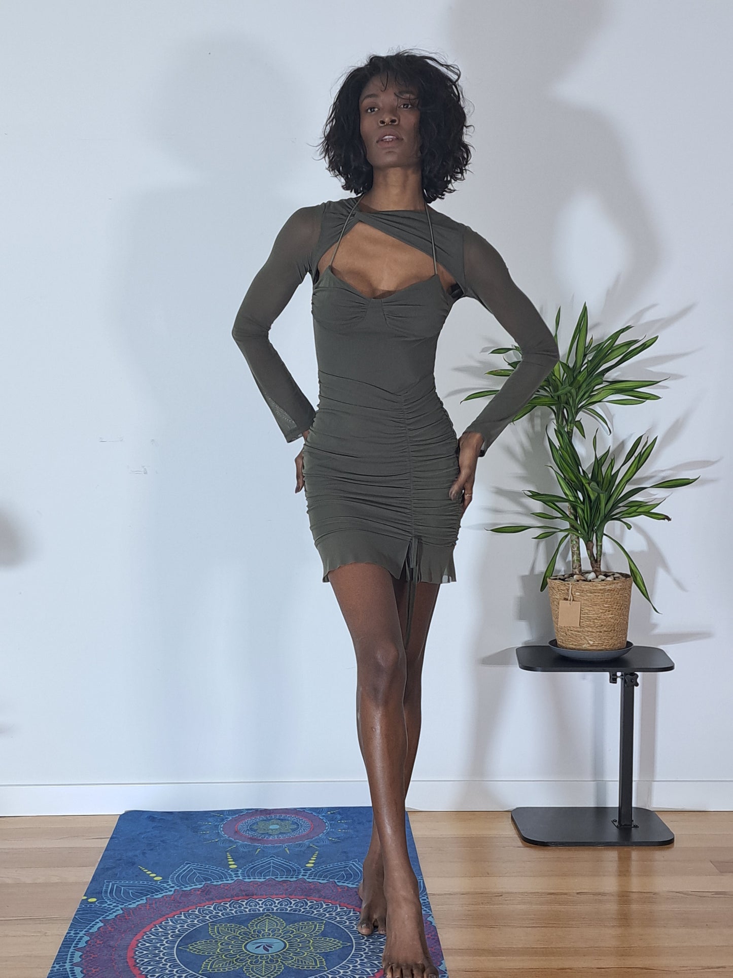 Vestido Verde Profundo- Mangas Longas Elegância