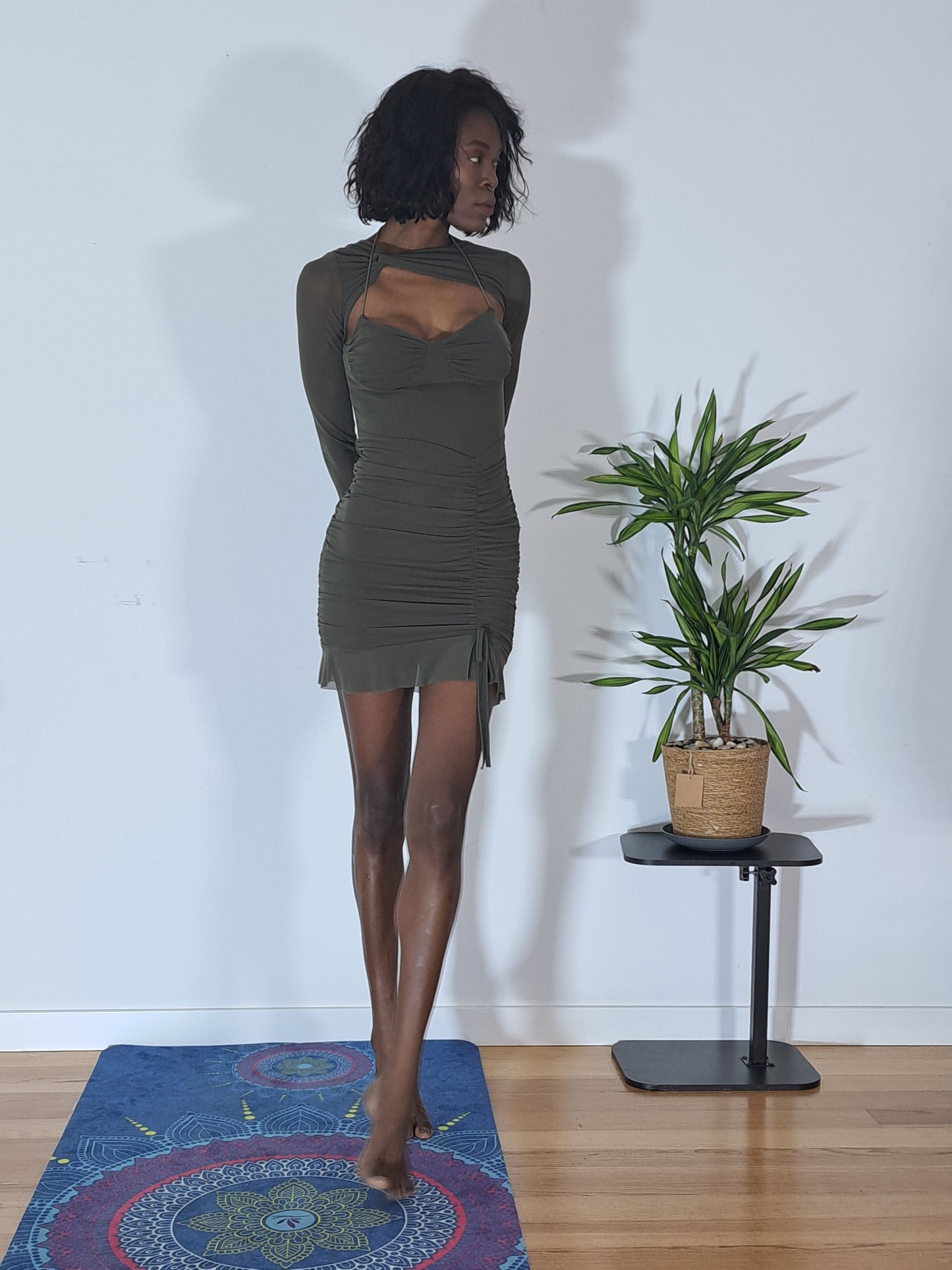 Vestido Verde Profundo- Mangas Longas Elegância