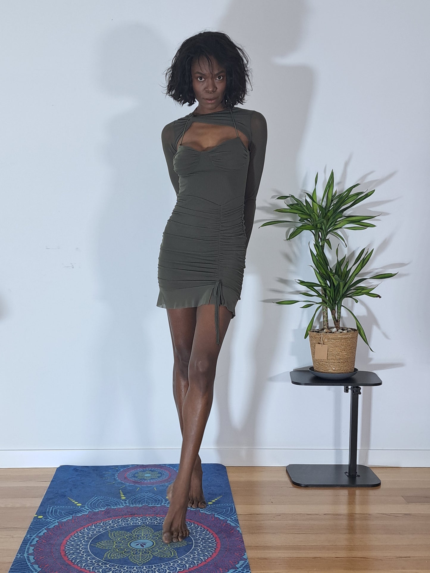 Vestido Verde Profundo- Mangas Longas Elegância