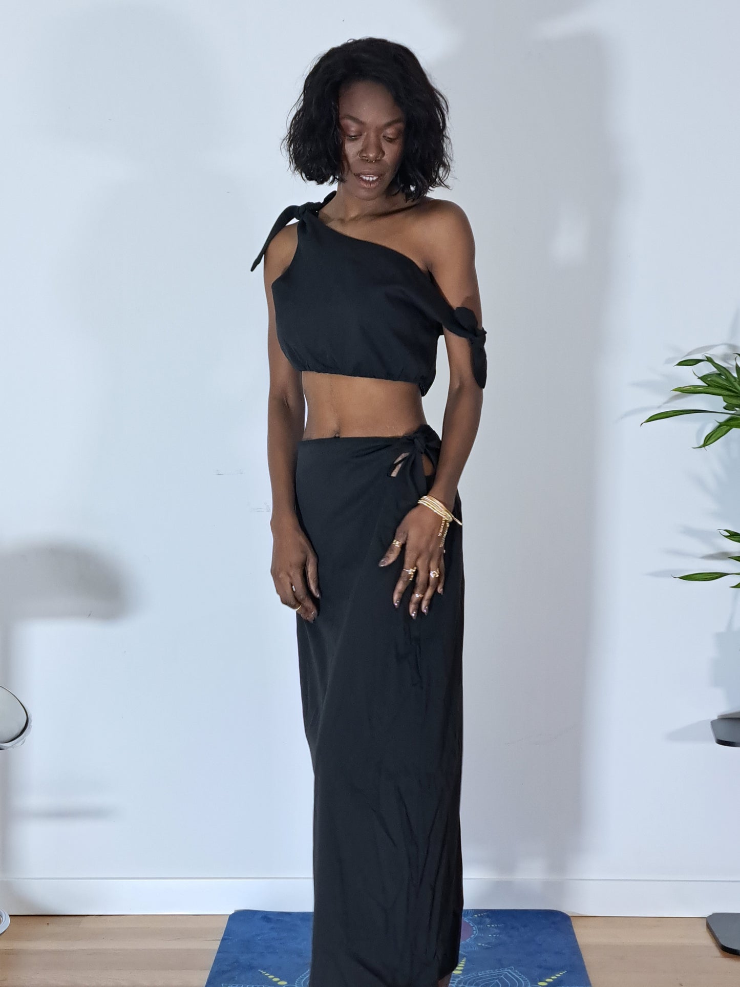 Conjunto-feminino-de-2-pcTop-curto-com-bainha