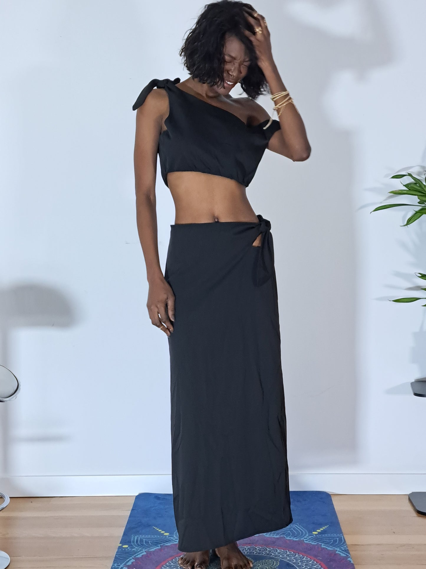 Conjunto-feminino-de-2-pcTop-curto-com-bainha