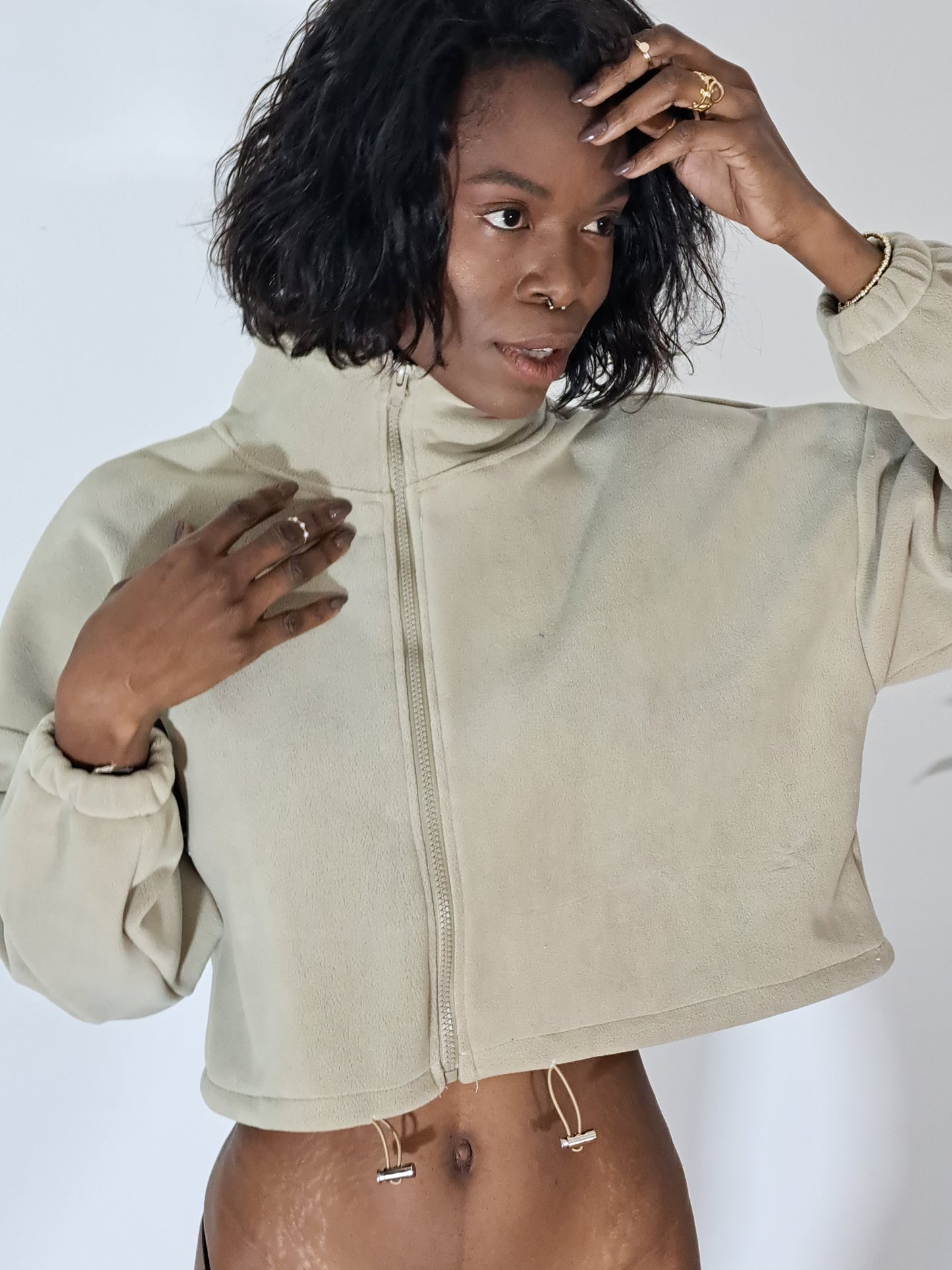 Casaco Casual Com Feicho Frontal e Gola Alta