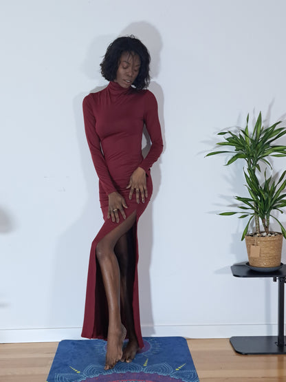 Vestido Longo Elegante com Mangas Compridas e Gola Alta-0066