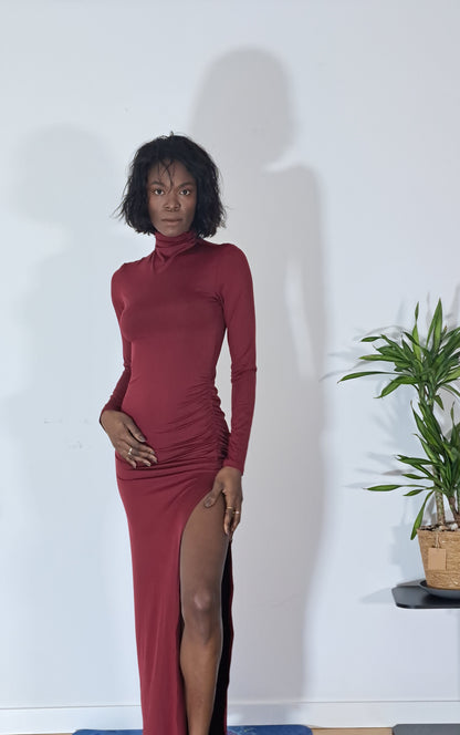 Vestido Longo Elegante com Mangas Compridas e Gola Alta-0066